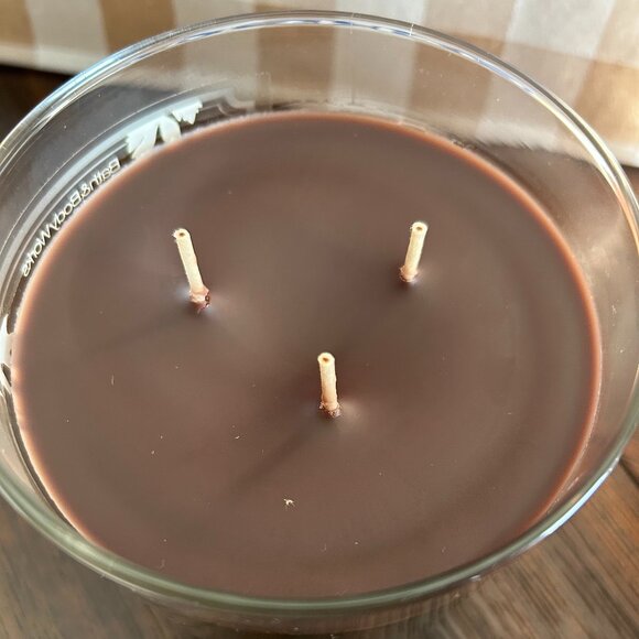 Bath & Body Works Praline Delight 3-Wick Candle NEW - Picture 2 of 4